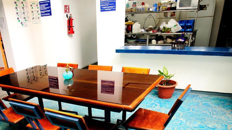 Hostal Azul Y Blanco Санта-Крус-Хуатулко Экстерьер фото