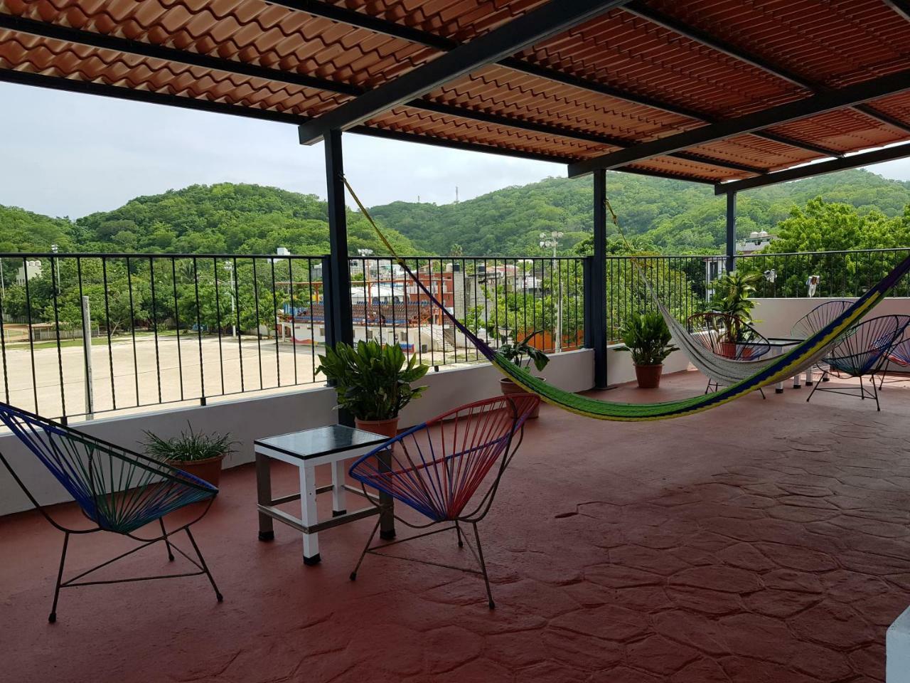 Hostal Azul Y Blanco Санта-Крус-Хуатулко Экстерьер фото